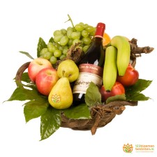 Fruitmand en rode wijn